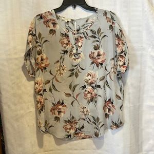 NWOT Gorgeous Floral Top! 🌷🌸